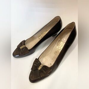 Ferragamo brown bow leather pumps